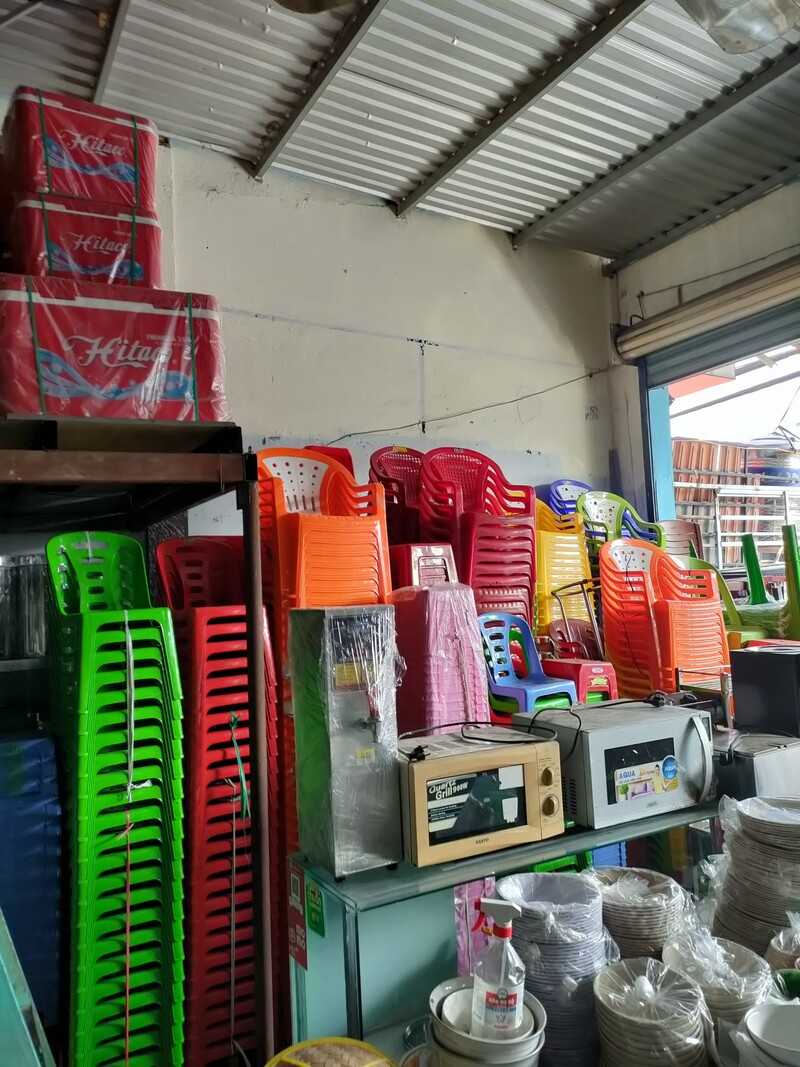Kinh nghiệm khi bạn chọn thu mua bàn ghế cũ nhà hàng